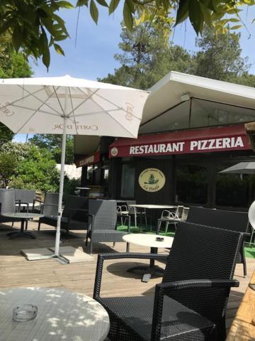 Village Vacances Aux Villages Sous Les Pins Leon Luaran gambar